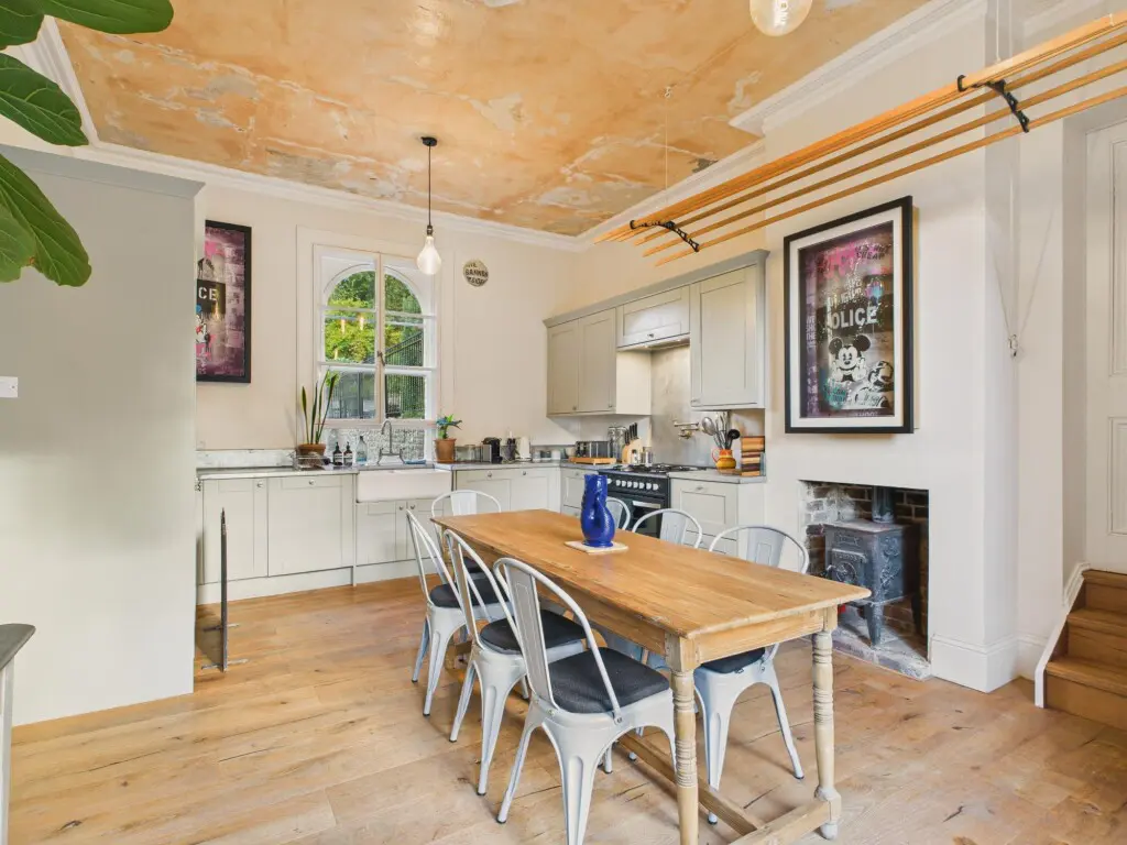 biqxfw85a3mr09e5aqvx