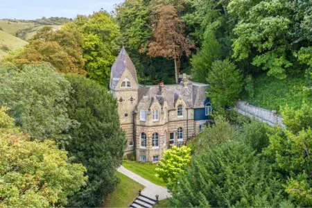 jxda8oiaap328aefy97p